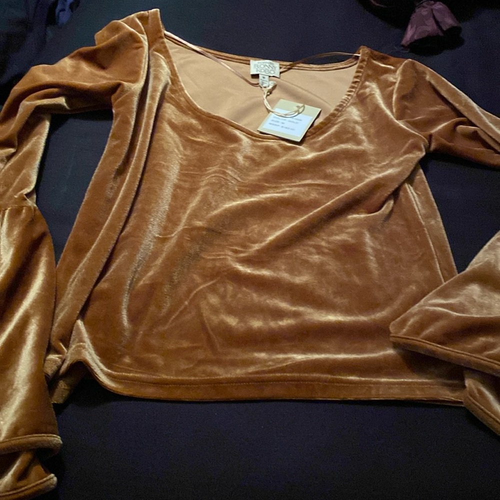 NWT velour top with flowery sleeves